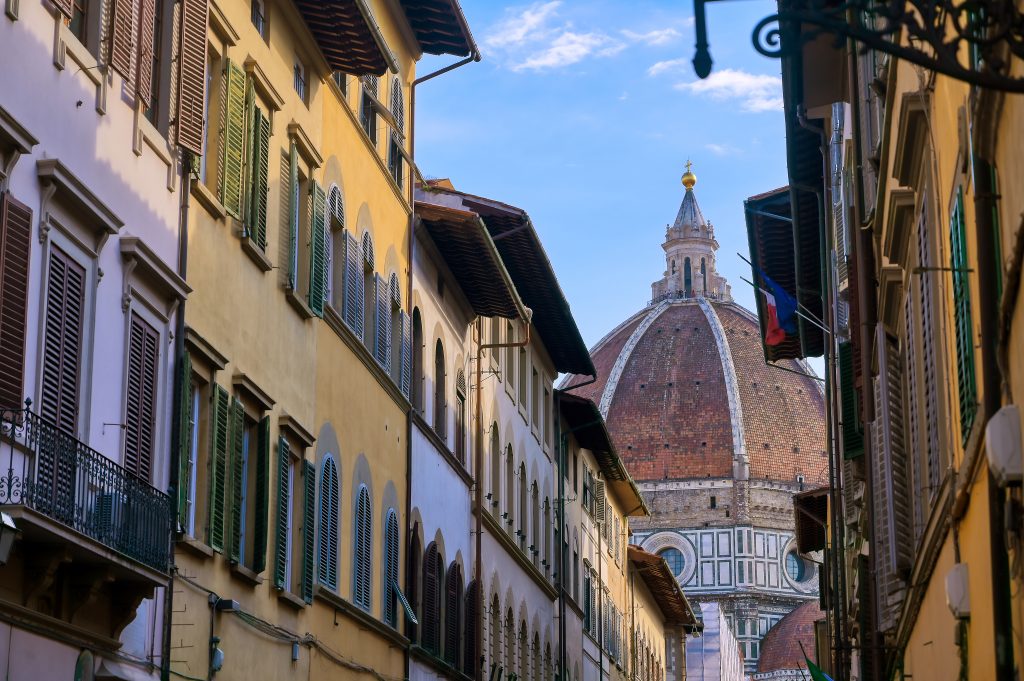 the-florence-cathedral-from-the-streets-of-florenc-2026-03-26-10-19-21-utc